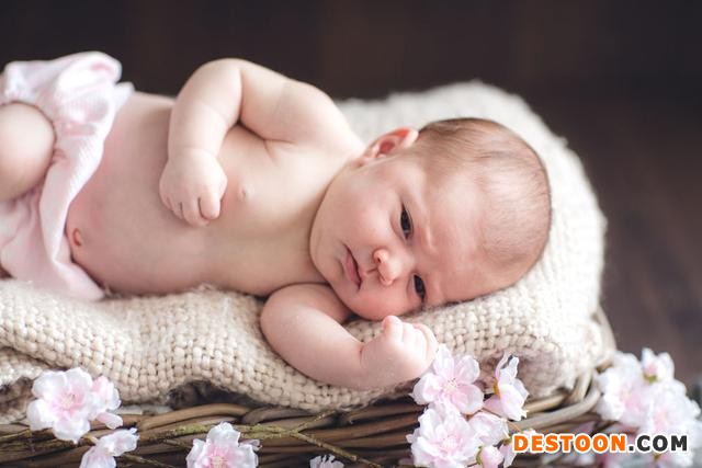 婴儿湿疹 湿疹应该怎么治疗？