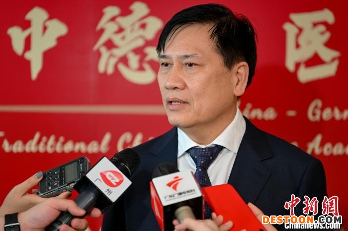 陈达灿接受采访 陈骥旻 摄 陈达灿接受采访 陈骥旻 摄